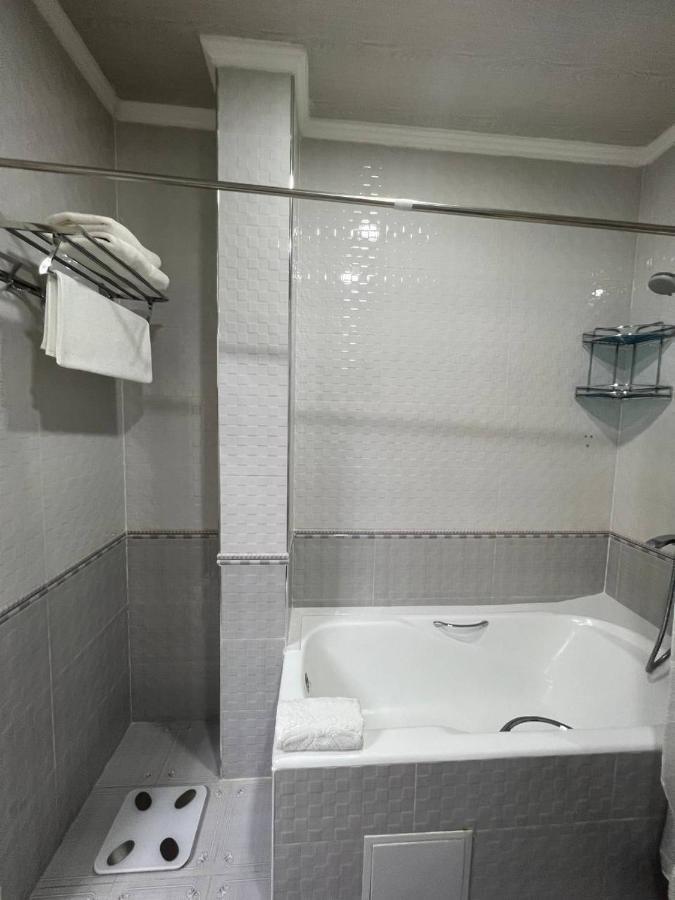 Hotel Afrosiyob Qarshi Bagian luar foto
