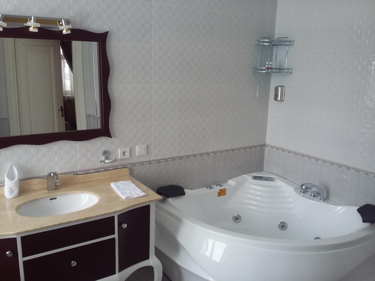Hotel Afrosiyob Qarshi Bagian luar foto
