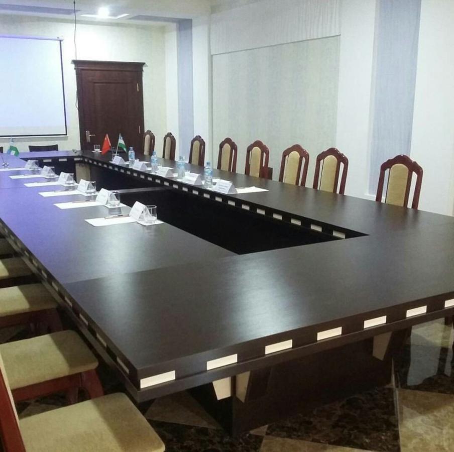 Hotel Afrosiyob Qarshi Bagian luar foto